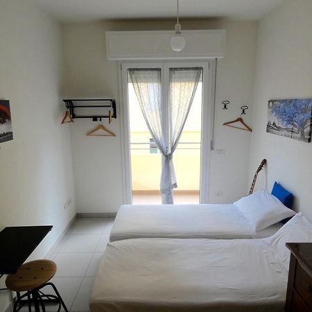 Casa Loren เปซาโร ภายนอก รูปภาพ