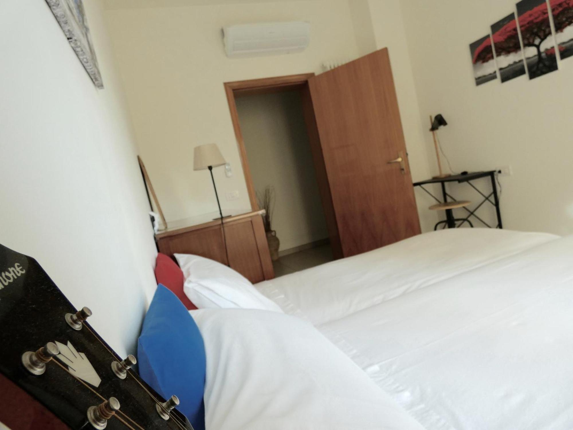 Casa Loren เปซาโร ภายนอก รูปภาพ